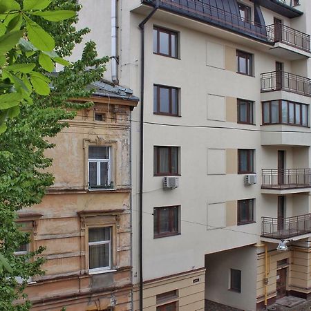 Квартира По Вулиці Голубовича 42 Біля Вокзалу Комфортна Повноцінна Стильна 利沃夫 外观 照片